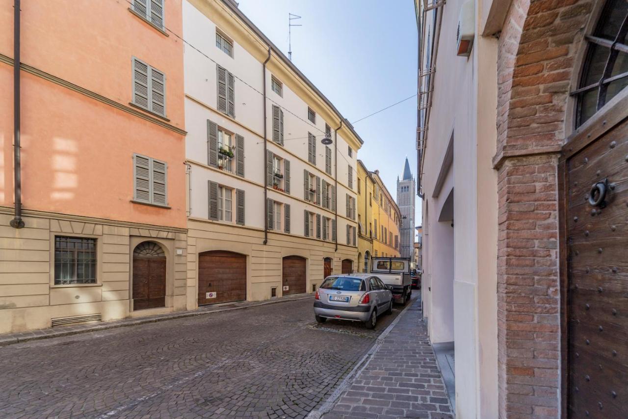 Parrot House - Casa In Centro A Parma Apartamento Exterior foto